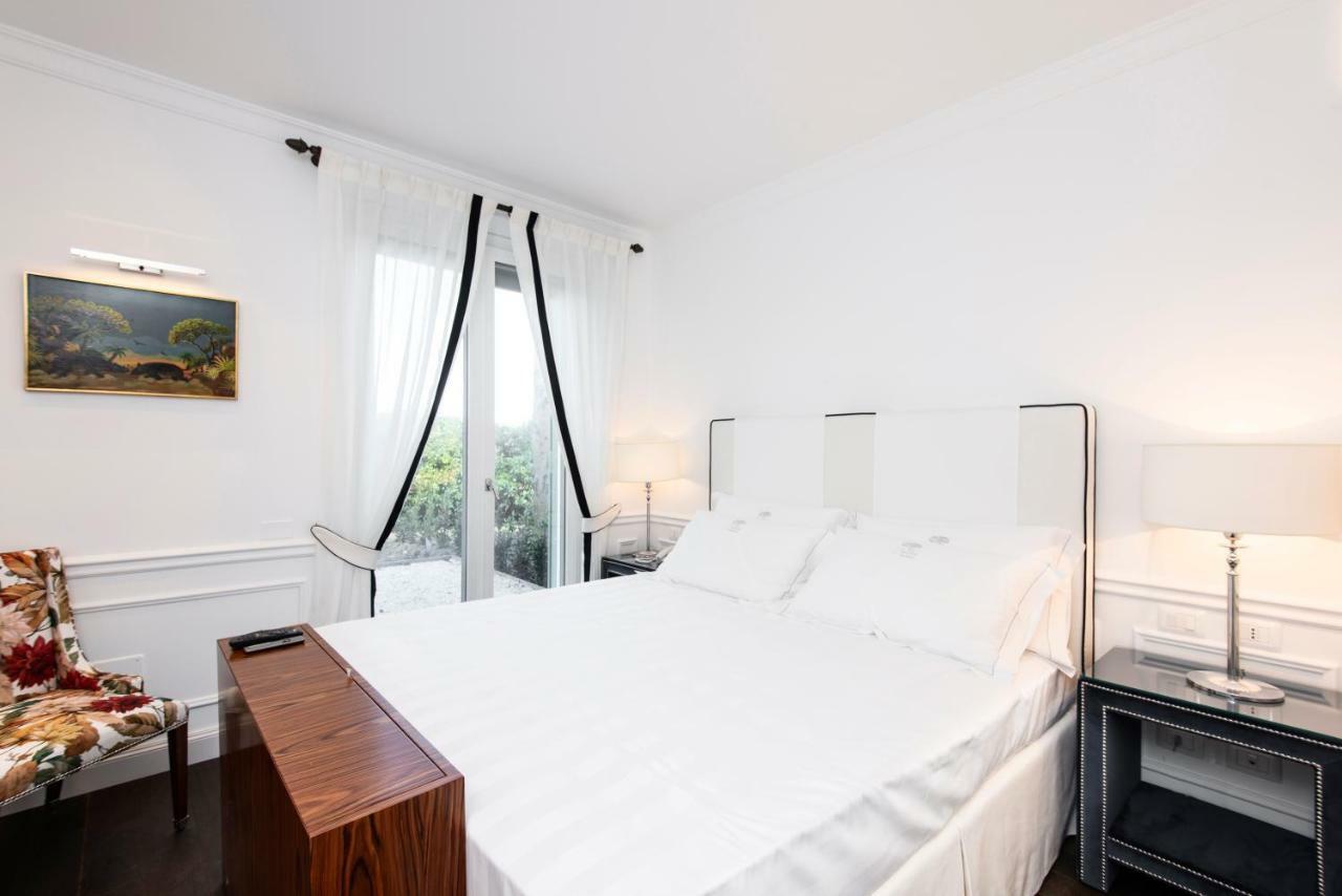 Deluxe Double Room with Garden with Spa Access,803919588:JPEG